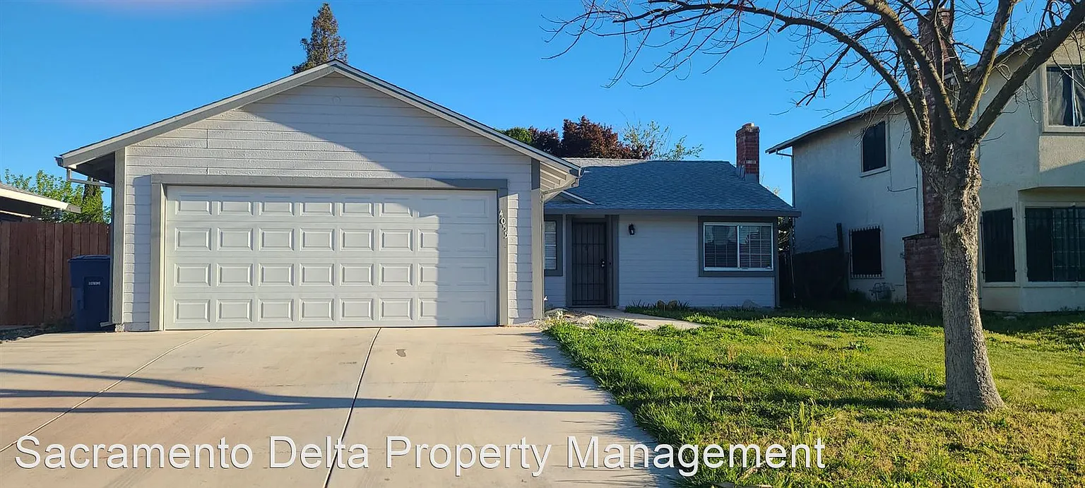 4055 Deer Hill Dr photo 1