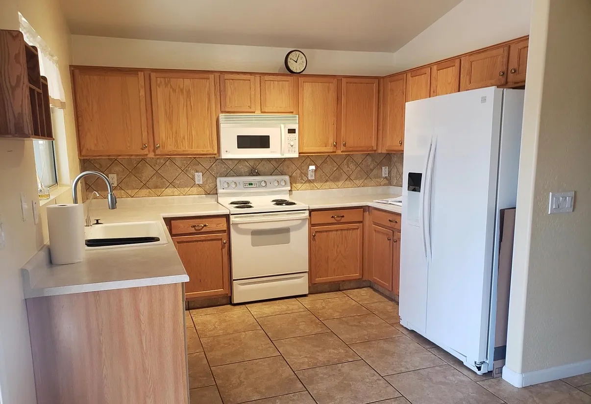 2 bed, 1190 sqft, $1,900 — Photo 3
