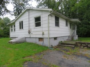 904 Curving Ln, Newton, NJ 07860