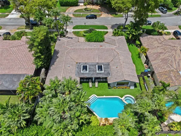 2100 NE 211th Ter, Miami, FL 33179