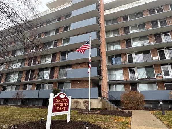 2331 E Market St, Akron, OH 44312