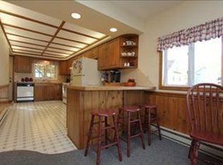 427 N Lake Dr, Caledonia, MI 49316