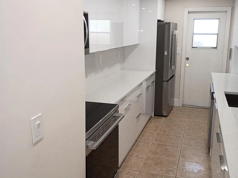 2421 N 40th Ave #109 — Photo 5