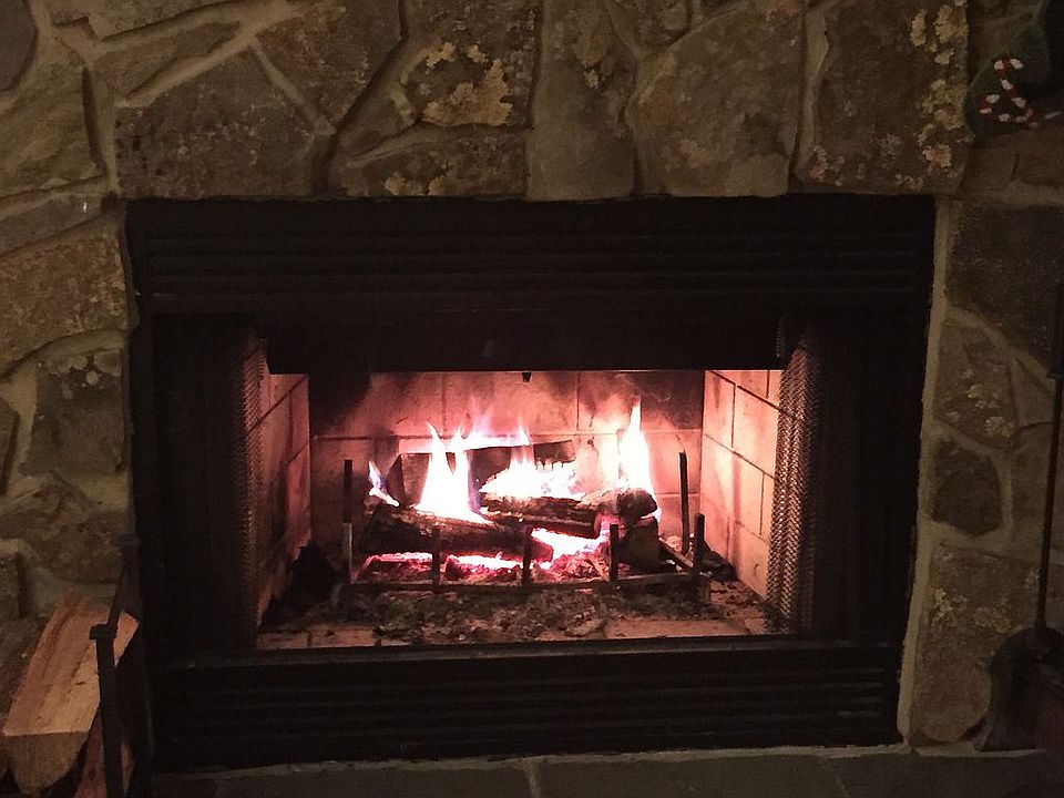 1st image of 836 Meadow Ln