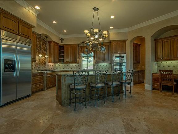 5th image of 509 Holly Ct