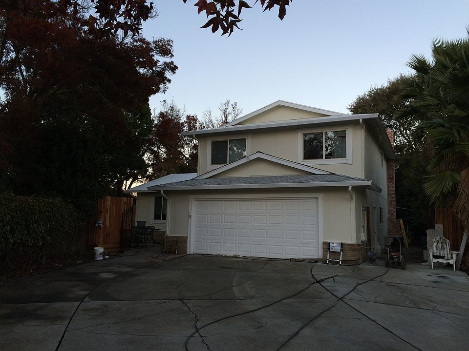 1st image of 340 Claridge Ct