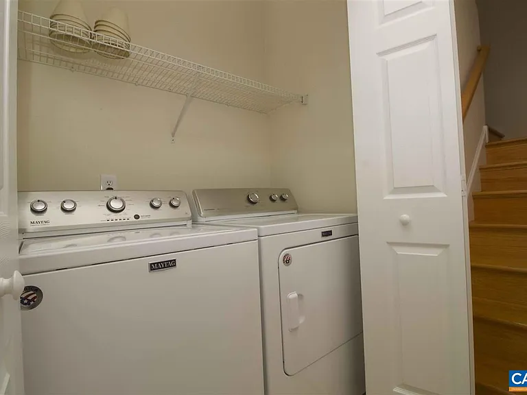 121 Bryant Dr — Photo 12