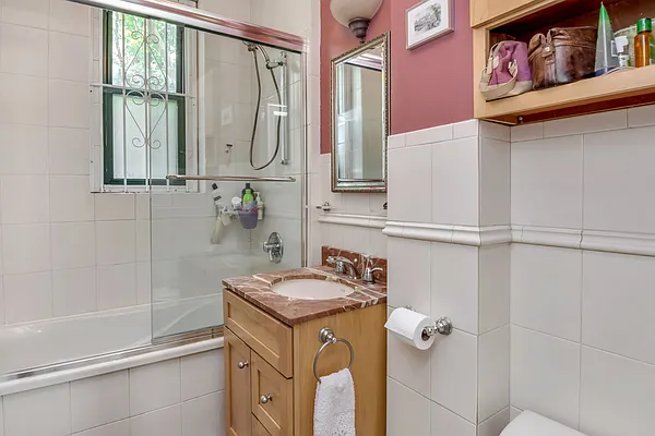 Sold by Jackson Heights Properties Real Estate LLC | media 24