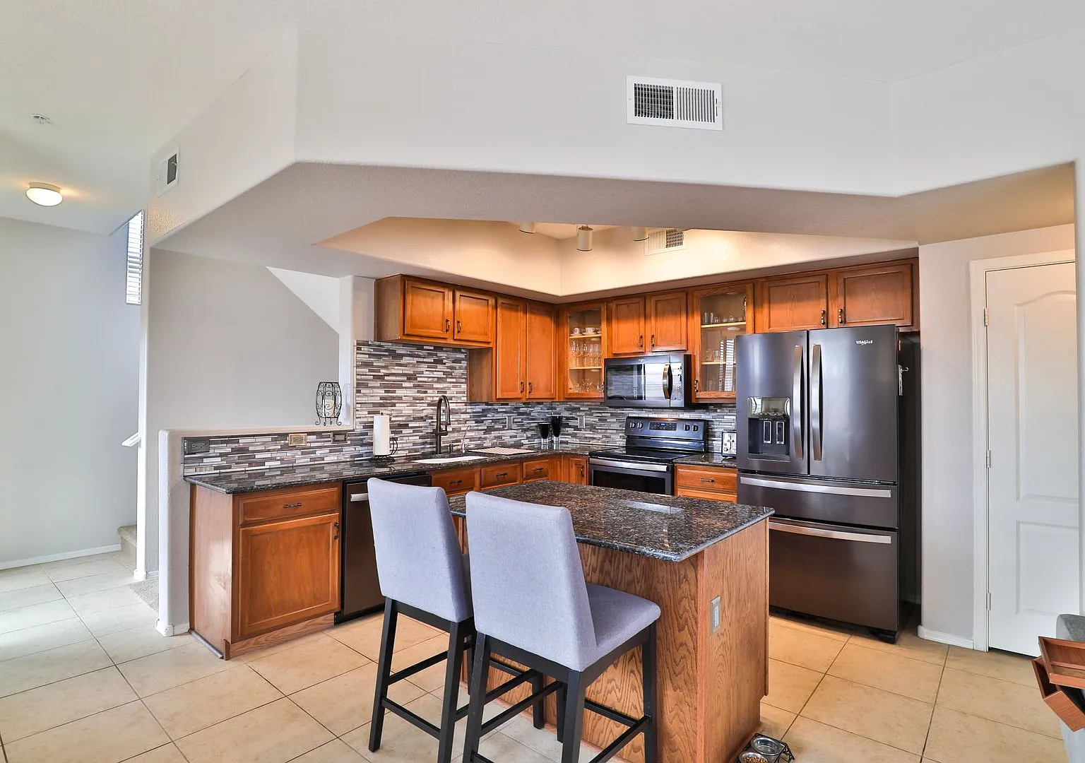 Furnished 2 bed / 2.5 bath Gilbert Condo in Gated Community w/ 2 pools. — Photo 4