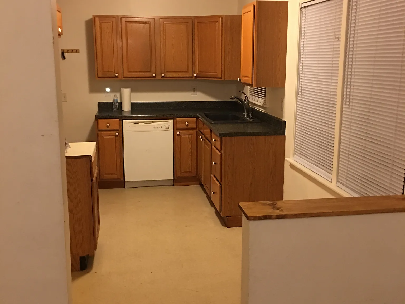 2 bed, 1000 sqft, $1,300 — Photo 3
