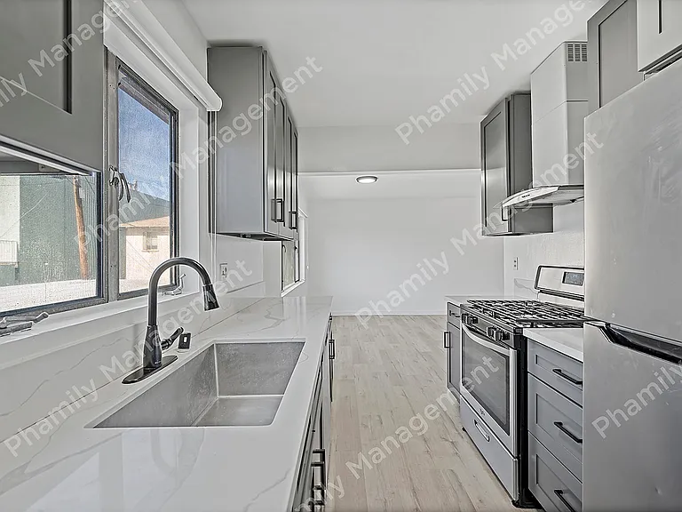 167 S Oak Knoll Ave #5 — Photo 9