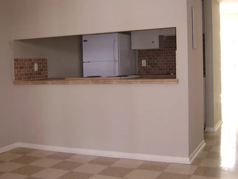 908 Lamar St — Photo 2