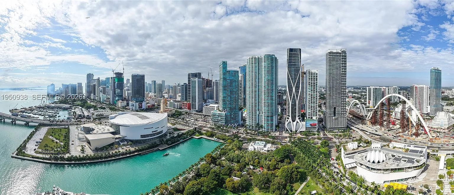 900 Biscayne Bay Condo — Photo 1