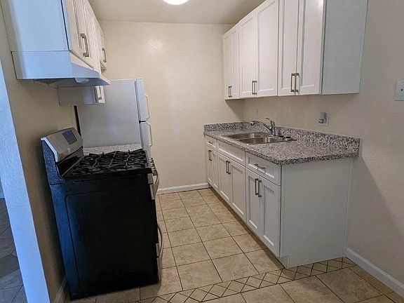 4th image of 400 W Lockeford St #0