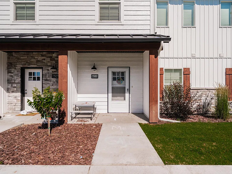 359 N 3 W #703