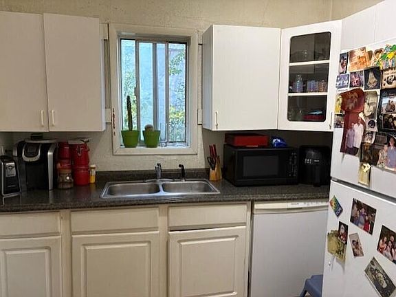 2nd image of 1000 Grant Ave