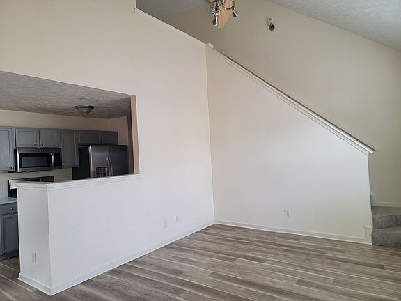 5th image of 855 Lakeside Cir