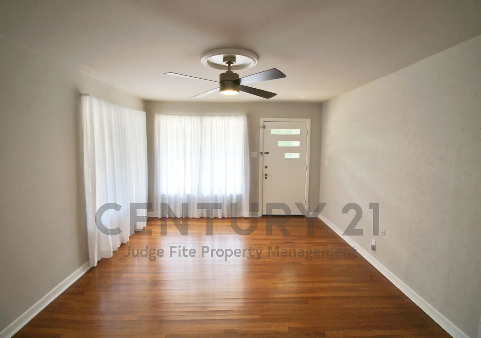 Historic Charm Meets Modern Comfort in This Beautiful 3/2 Vintage Home! — Photo 3