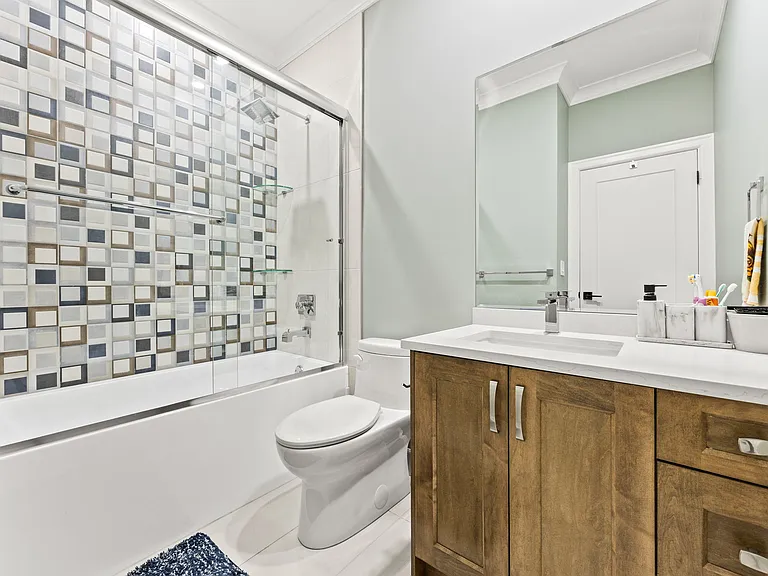 953 Jarvis St — Photo 10