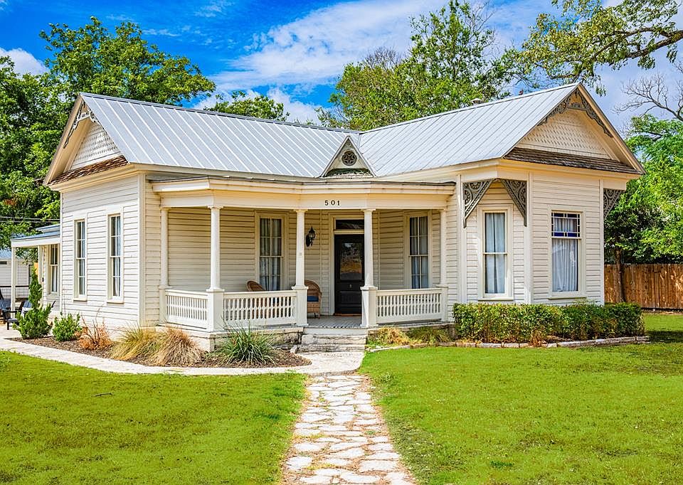 1st image of 501 W San Antonio St