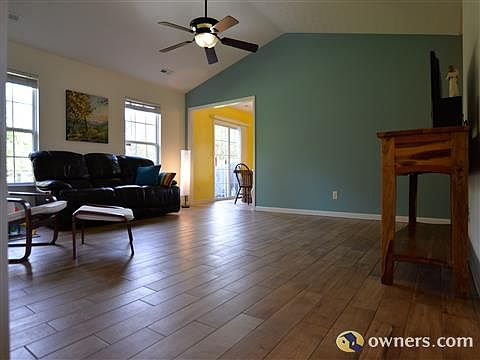 Living room - vaulted ceilings