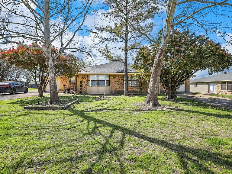 135 Prairie Creek Cir — Photo 1