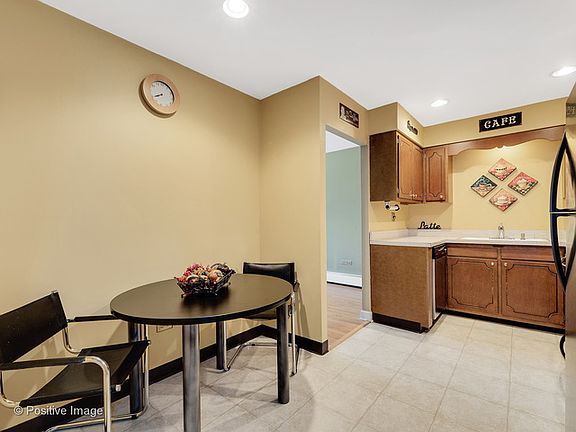 5th image of 3939 Saratoga Ave APT 204