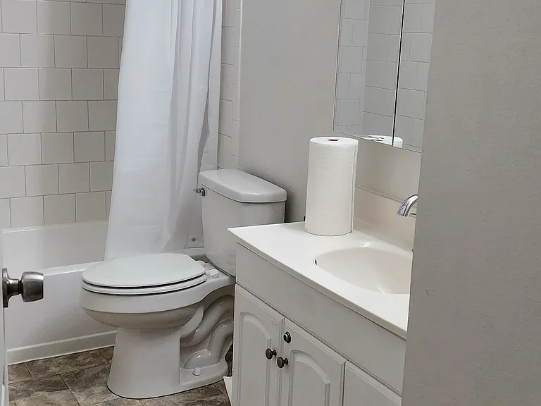 950 W Powell Blvd — Photo 7
