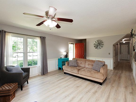 4th image of 101 Wintergreen Ct
