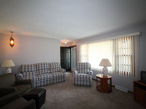 3rd image of 638 Greendale Dr
