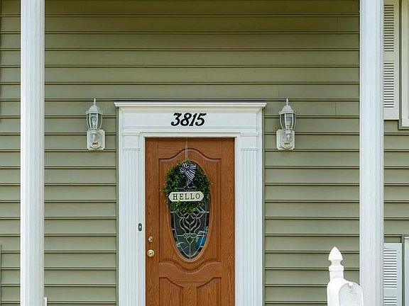 4th image of 3815 Claremont Ln