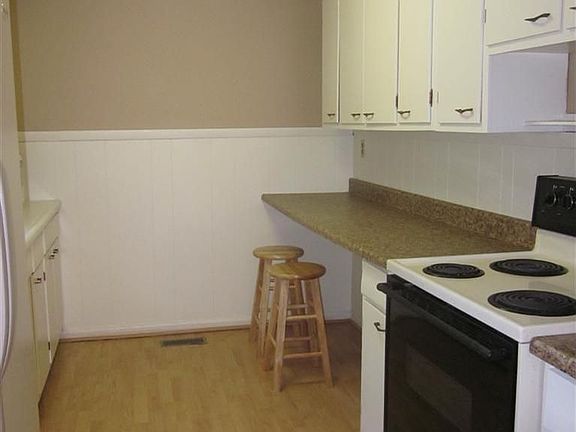 4th image of 23 Sunnybrook Ct