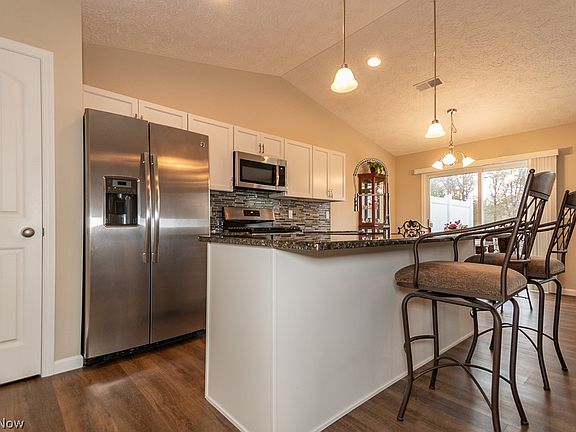 3rd image of 320 Lake Breeze Cv