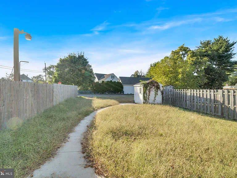 19 Pleasant St — Photo 19