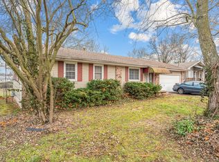 2232 N Roosevelt Ave, Springfield, MO 65803