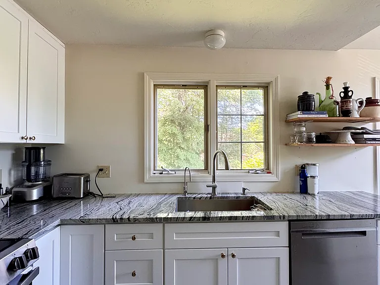 12 Birchwood Ln #12 — Photo 3