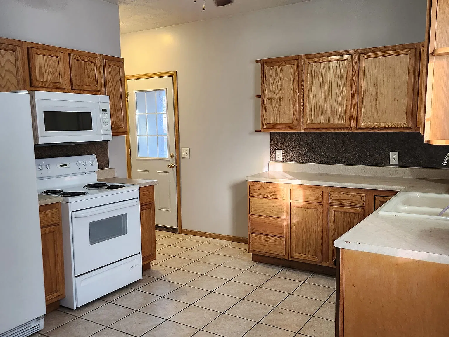 2 bed, 1.5 bath, $1,300 — Photo 3