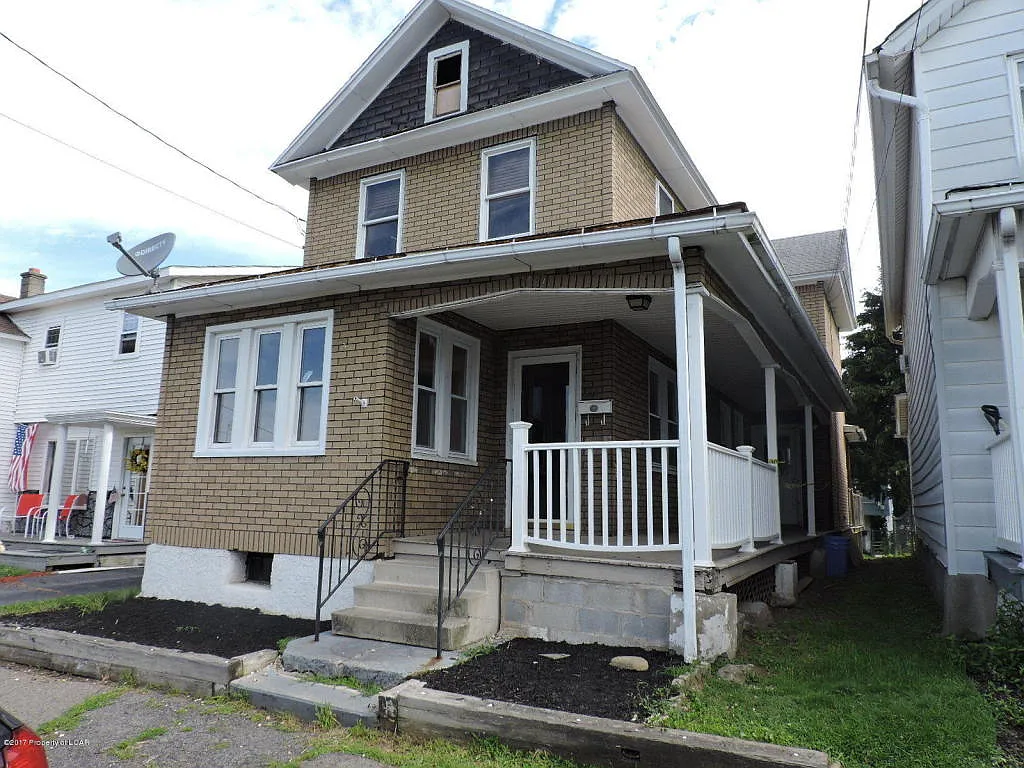 131 Pettebone St photo 1