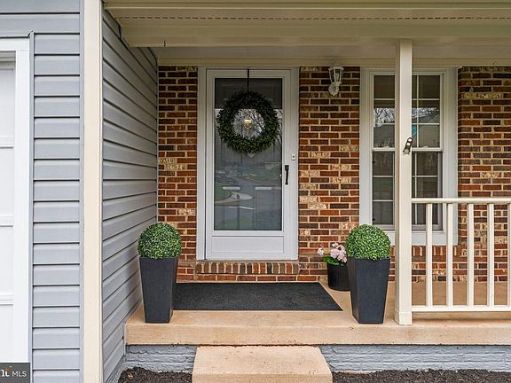 5th image of 2982 Emerald Chase Dr