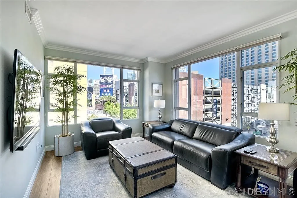 2 bed, 1002 sqft, $4,500 — Photo 1