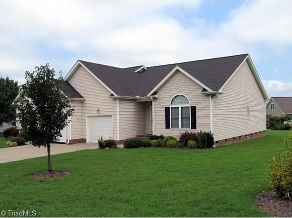 1st image of 503 Pebble Dr