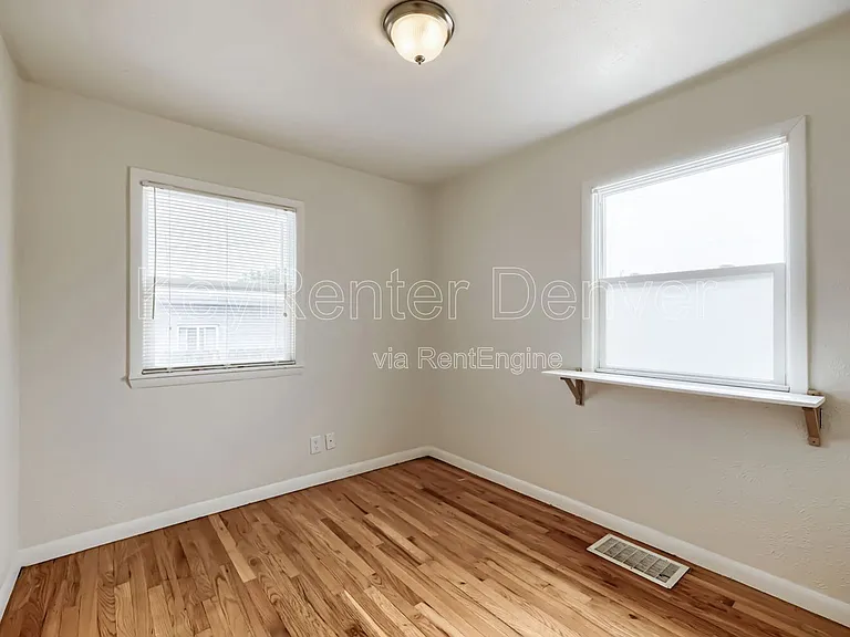 2226 W Baltic Pl — Photo 20
