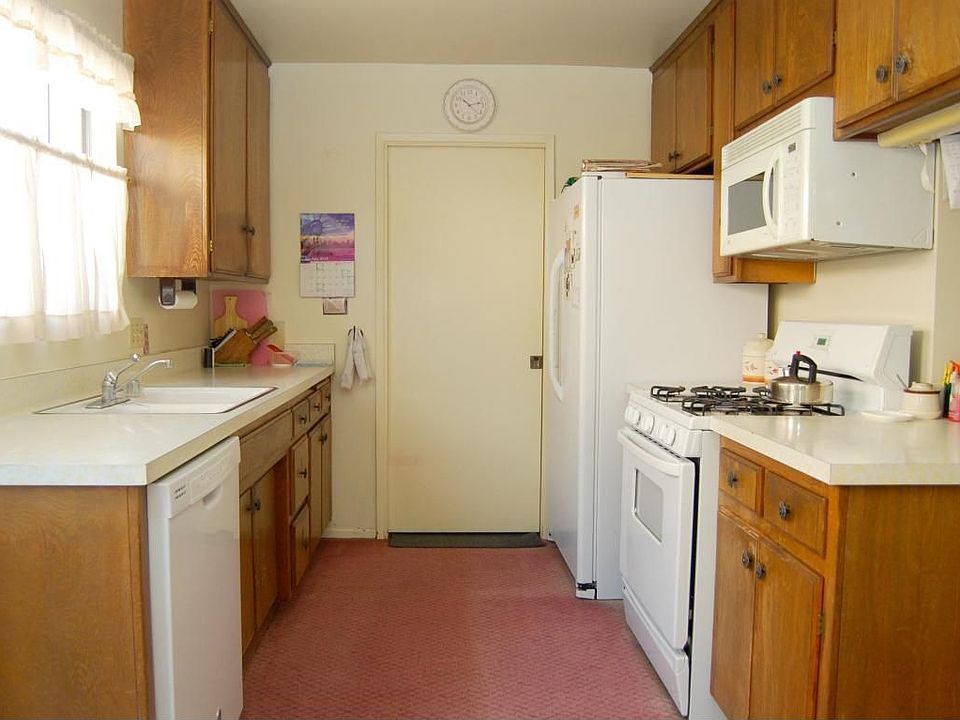 2nd image of 5245 Plaza Aleman