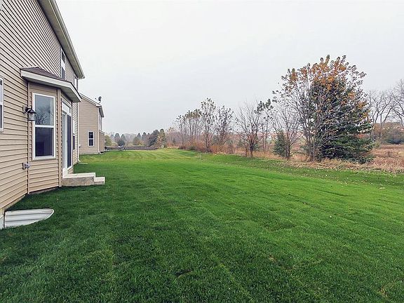 Located on 0032 in The Oaks At Churchill Club in Oswego, IL