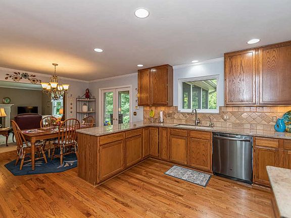 5th image of 205 W Stoneridge Dr