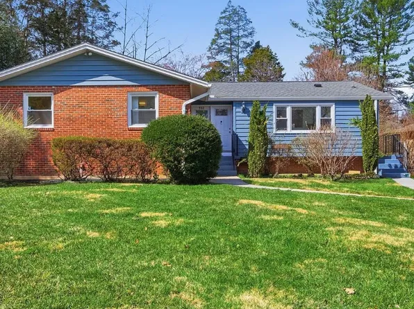 902 Echols St SE, Vienna, VA 22180