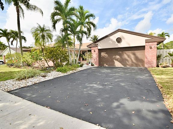 3rd image of 701 Blue Ridge Way