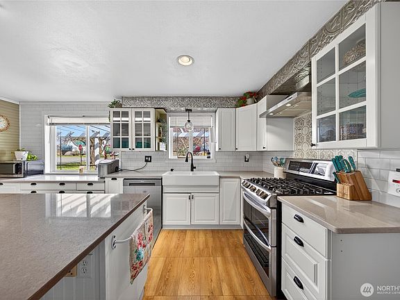 5th image of 14612 Avon Allen Rd