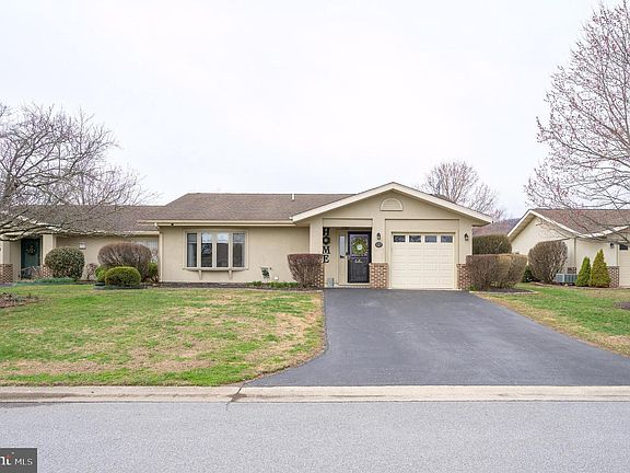 3rd image of 127 Arrowhead Rdg