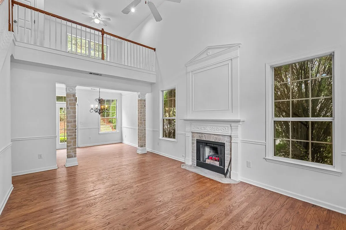 4 bed, 3.0 bath, 2038 sqft, $2,800 — Photo 3